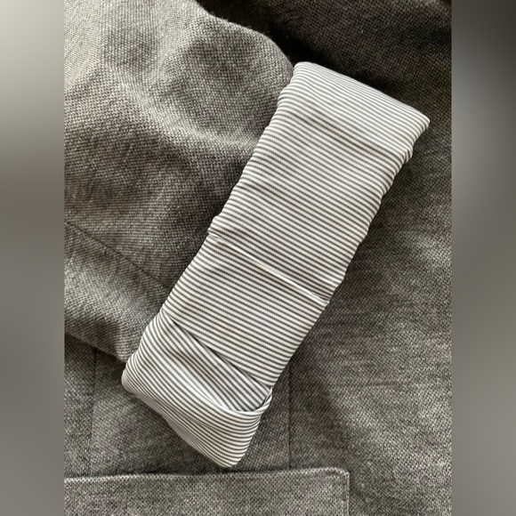 Cynthia Rowley Unstructured Blazer in Grey with Pinstripe Lining, Size M - Picture 5 of 8